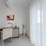 别墅 Classic Four Bedroom With Sea View And Private Pool 3