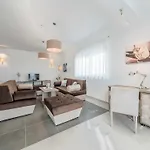 Classic Four Bedroom With Sea View And Private Pool 3 别墅 *