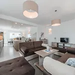Classic Four Bedroom With Sea View And Private Pool 3 别墅 Debeljak