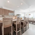 Classic Four Bedroom With Sea View And Private Pool 3 别墅 Debeljak
