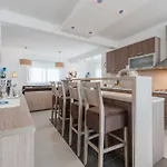 别墅 Classic Four Bedroom With Sea View And Private Pool 3 Debeljak