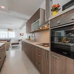 别墅 Classic Four Bedroom With Sea View And Private Pool 3