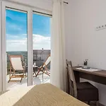Classic Four Bedroom With Sea View And Private Pool 3 别墅 Debeljak