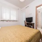 Classic Four Bedroom With Sea View And Private Pool 3 别墅 Debeljak