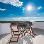 Classic Four Bedroom With Sea View And Private Pool 3 别墅