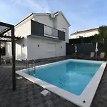 别墅 Classic Four Bedroom With Sea View And Private Pool 3