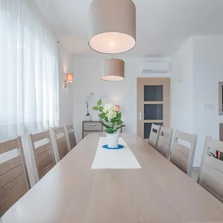 Vila Classic Four Bedroom With Sea View And Private Pool 3 *