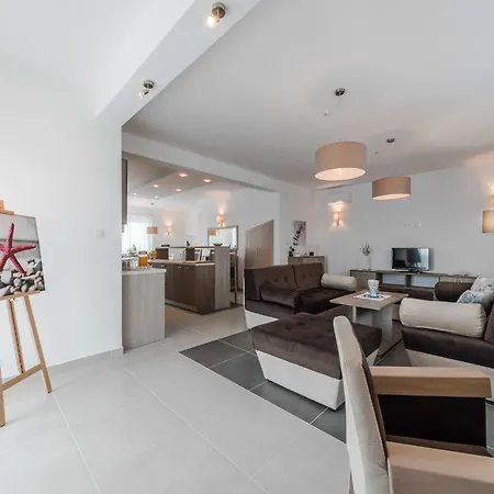 Classic Four Bedroom With Sea View And Private Pool 3 Debeljak