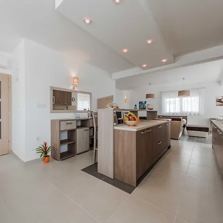 Classic Four Bedroom With Sea View And Private Pool 3 Debeljak