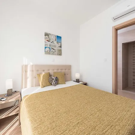 Classic Four Bedroom With Sea View And Private Pool 3 Debeljak