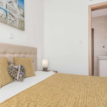 Vila Classic Four Bedroom With Sea View And Private Pool 3