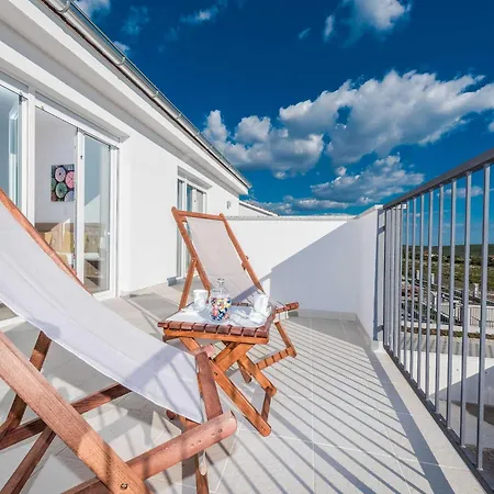 Classic Four Bedroom With Sea View And Private Pool 3 Debeljak