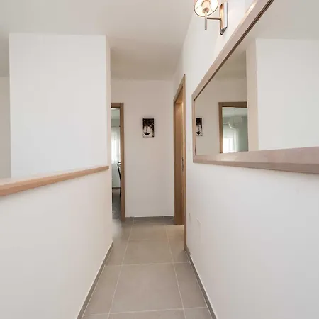 Classic Four Bedroom With Sea View And Private Pool 3 * Debeljak