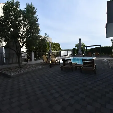 Vila Classic Four Bedroom With Sea View And Private Pool 3 Debeljak