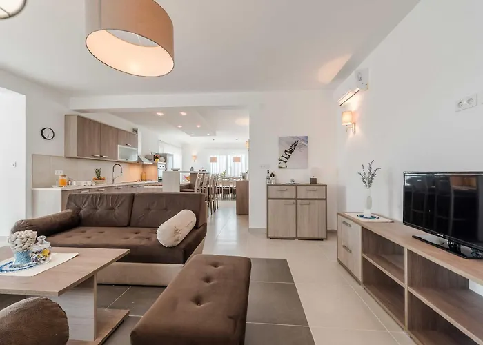 Classic Four Bedroom With Sea View And Private Pool 3