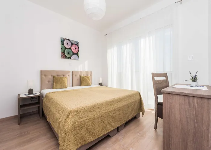 Classic Four Bedroom With Sea View And Private Pool 3 וילה