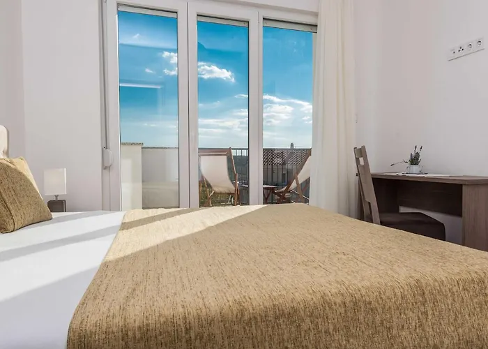 Classic Four Bedroom With Sea View And Private Pool 3 וילה *