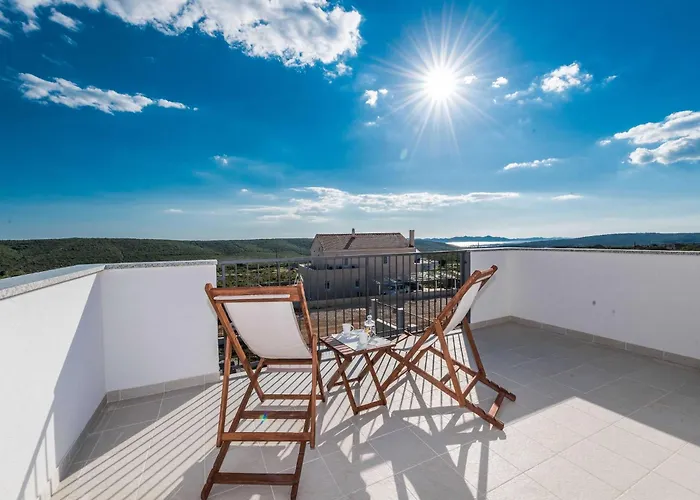 Classic Four Bedroom With Sea View And Private Pool 3 וילה