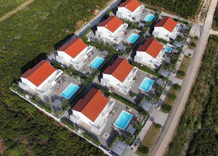 Classic Four Bedroom With Sea View And Private Pool 3 וילה Debeljak
