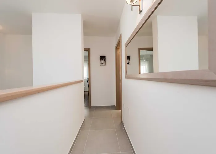 Classic Four Bedroom With Sea View And Private Pool 3 * Debeljak