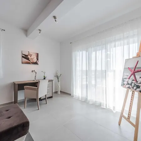 Villa Classic Four Bedroom With Sea View And Private Pool 3 Debeljak