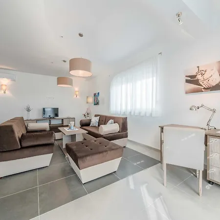 Classic Four Bedroom With Sea View And Private Pool 3 Villa *