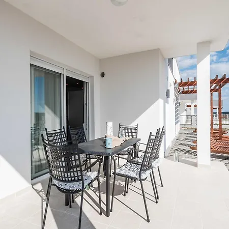 Classic Four Bedroom With Sea View And Private Pool 3 * Debeljak