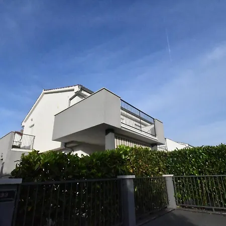 Classic Four Bedroom With Sea View And Private Pool 3 Debeljak