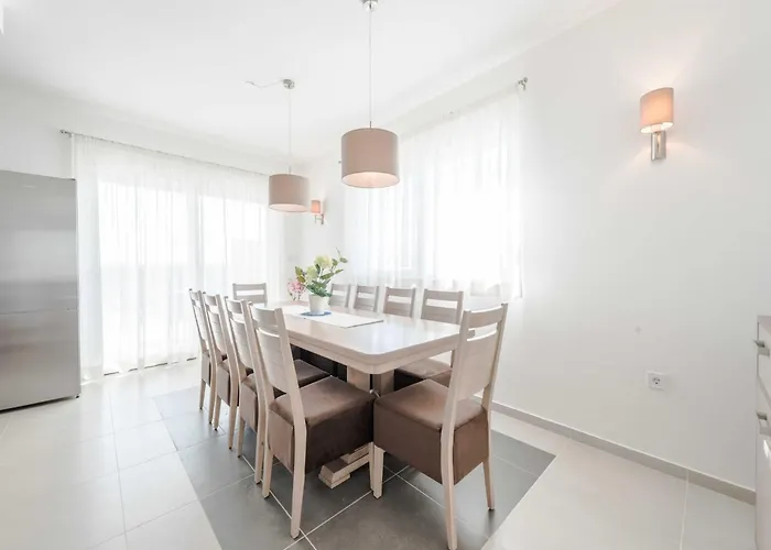 Classic Four Bedroom With Sea View And Private Pool 3 *