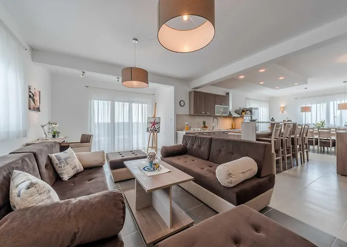 فيلة Classic Four Bedroom With Sea View And Private Pool 3 Debeljak