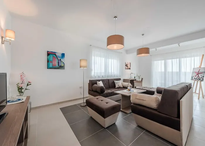 فيلة Classic Four Bedroom With Sea View And Private Pool 3 *