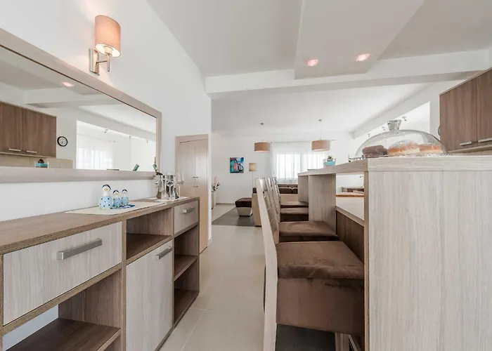 فيلة Classic Four Bedroom With Sea View And Private Pool 3 Debeljak