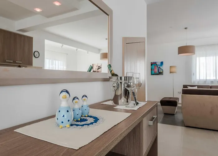 فيلة Classic Four Bedroom With Sea View And Private Pool 3 *