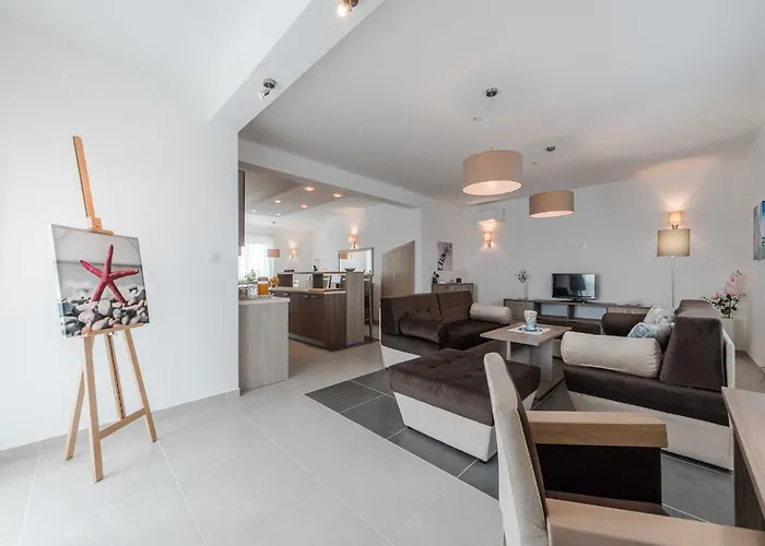 Classic Four Bedroom With Sea View And Private Pool 3 Debeljak