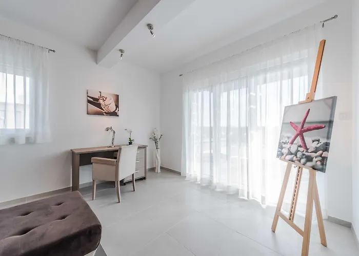 فيلة Classic Four Bedroom With Sea View And Private Pool 3 Debeljak