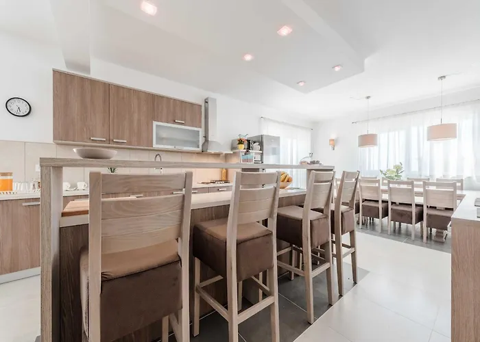 Classic Four Bedroom With Sea View And Private Pool 3 فيلة Debeljak