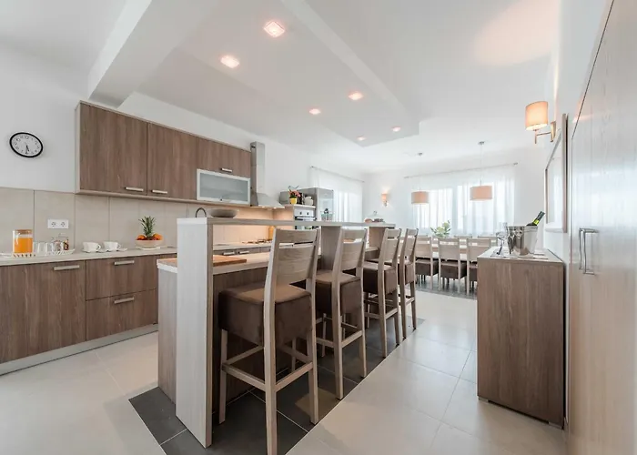 فيلة Classic Four Bedroom With Sea View And Private Pool 3 *