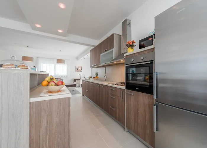 Classic Four Bedroom With Sea View And Private Pool 3 * Debeljak