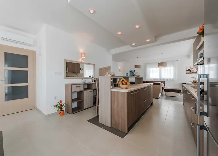 Classic Four Bedroom With Sea View And Private Pool 3 Debeljak