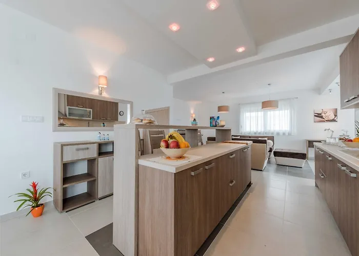 Classic Four Bedroom With Sea View And Private Pool 3