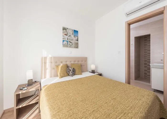 Classic Four Bedroom With Sea View And Private Pool 3 Debeljak