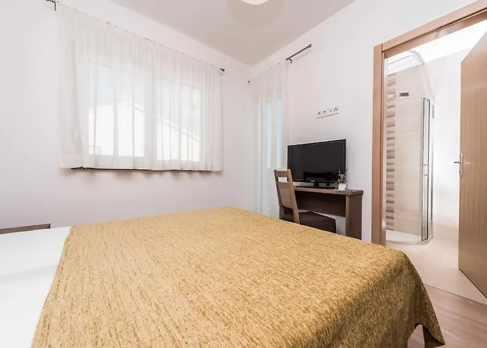 Classic Four Bedroom With Sea View And Private Pool 3 Вилла Debeljak