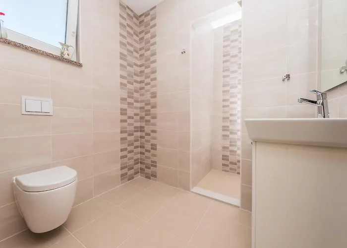 Classic Four Bedroom With Sea View And Private Pool 3 فيلة *