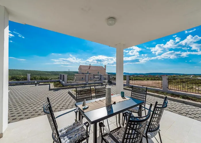 فيلة Classic Four Bedroom With Sea View And Private Pool 3 *