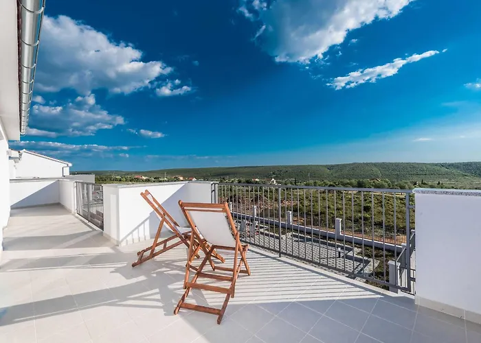 فيلة Classic Four Bedroom With Sea View And Private Pool 3 *