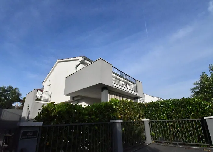 Classic Four Bedroom With Sea View And Private Pool 3 Debeljak