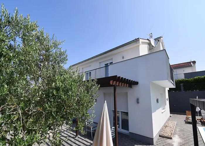 فيلة Classic Four Bedroom With Sea View And Private Pool 3 *