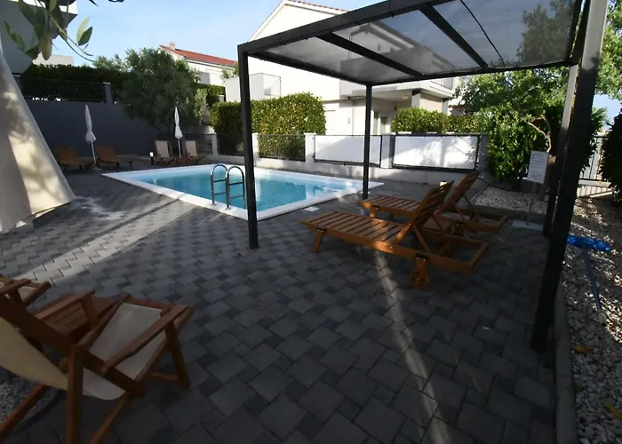 فيلة Classic Four Bedroom With Sea View And Private Pool 3 *